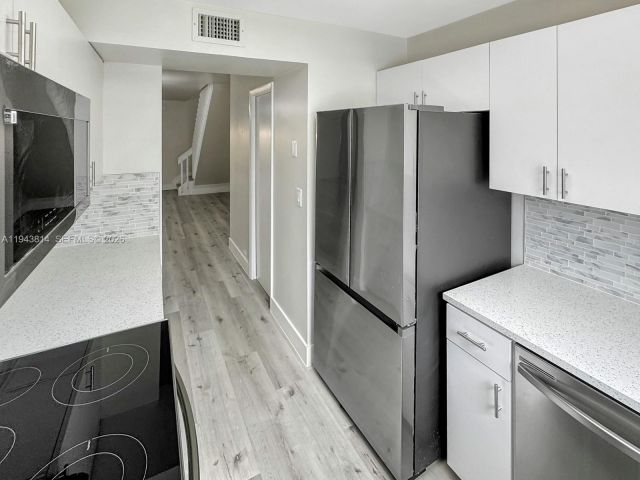 3-bedroom home for sale in Cooper City - 12259 SW 49th Ct - MondialRealty