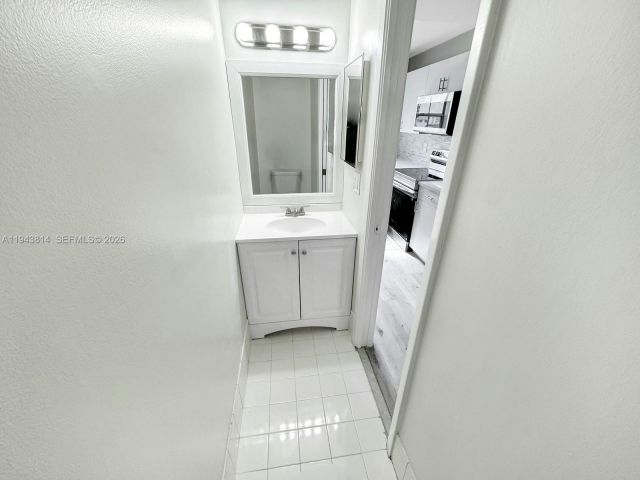 3-bedroom home for sale in Cooper City - 12259 SW 49th Ct - MondialRealty