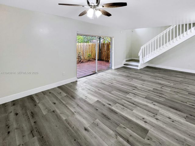 3-bedroom home for sale in Cooper City - 12259 SW 49th Ct - MondialRealty