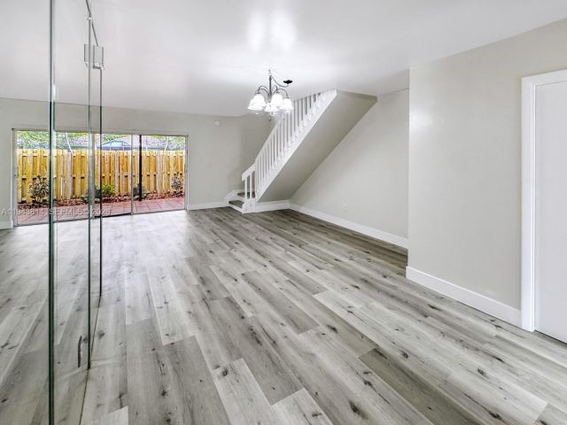 3-bedroom home for sale in Cooper City - 12259 SW 49th Ct - MondialRealty