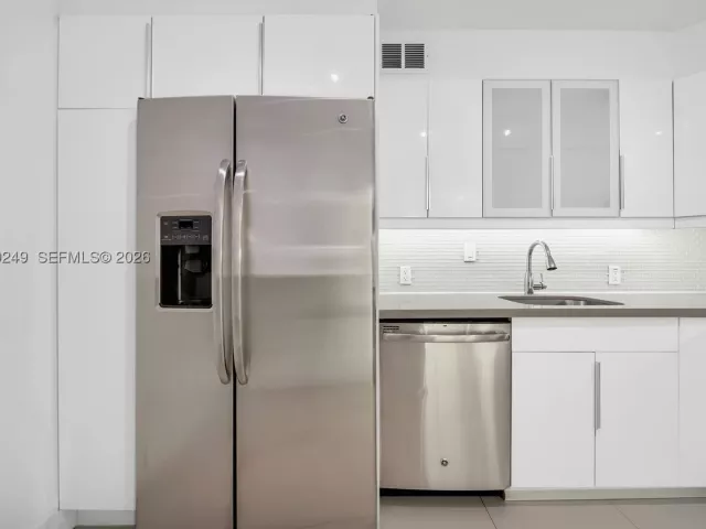 2-bedroom condo for sale in Sunny Isles Beach - 100 Bayview Dr 408 - MondialRealty