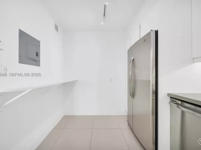 2-bedroom condo for sale in Sunny Isles Beach - 100 Bayview Dr 408 - MondialRealty