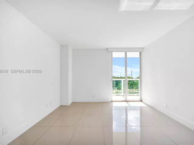 2-bedroom condo for sale in Sunny Isles Beach - 100 Bayview Dr 408 - MondialRealty