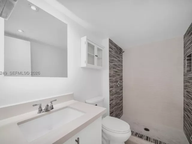 2-bedroom condo for sale in Sunny Isles Beach - 100 Bayview Dr 408 - MondialRealty