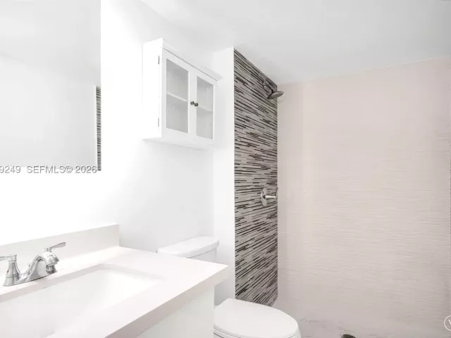 2-bedroom condo for sale in Sunny Isles Beach - 100 Bayview Dr 408 - MondialRealty