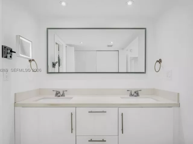 2-bedroom condo for sale in Sunny Isles Beach - 100 Bayview Dr 408 - MondialRealty