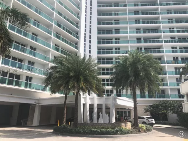 2-bedroom condo for sale in Sunny Isles Beach - 100 Bayview Dr 408 - MondialRealty