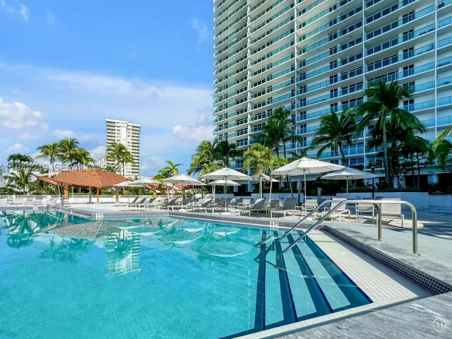 2-bedroom condo for sale in Sunny Isles Beach - 100 Bayview Dr 408 - MondialRealty