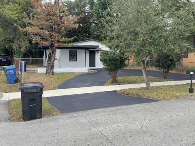 3-bedroom home for rent in Fort Lauderdale - 404 NW 21st Ter - MondialRealty