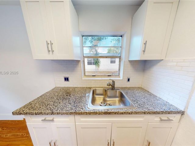 3-bedroom home for rent in Fort Lauderdale - 404 NW 21st Ter - MondialRealty