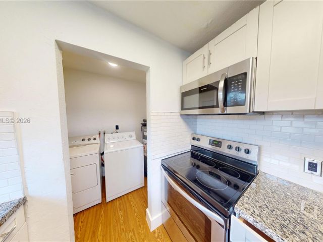 3-bedroom home for rent in Fort Lauderdale - 404 NW 21st Ter - MondialRealty