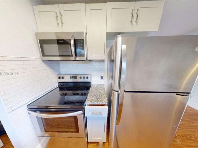 3-bedroom home for rent in Fort Lauderdale - 404 NW 21st Ter - MondialRealty