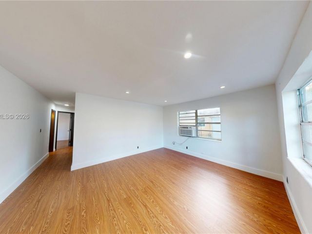 3-bedroom home for rent in Fort Lauderdale - 404 NW 21st Ter - MondialRealty