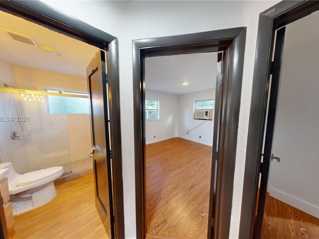 3-bedroom home for rent in Fort Lauderdale - 404 NW 21st Ter - MondialRealty