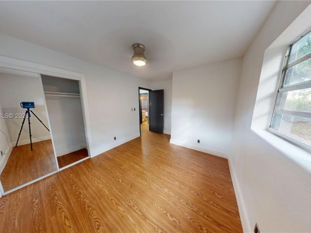 3-bedroom home for rent in Fort Lauderdale - 404 NW 21st Ter - MondialRealty