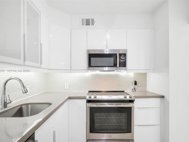 Apartment for rent  Unit #408 - photo 7434735