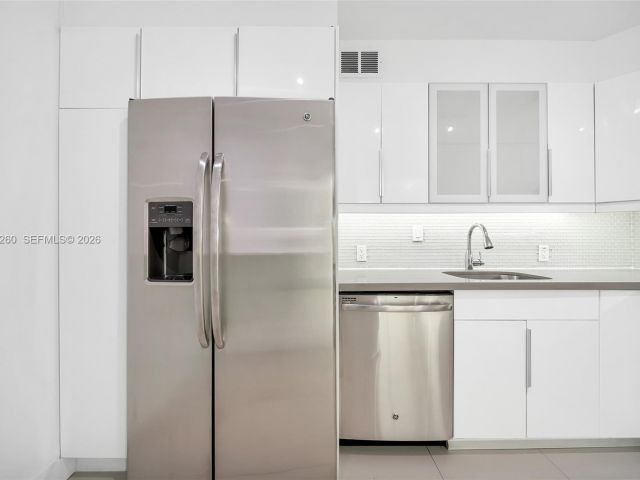 Apartment for rent  Unit #408 - photo 7434737