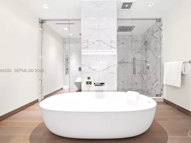 3-bedroom condo for sale in Miami Beach - 7055 Fisher Island Dr 7055 - MondialRealty