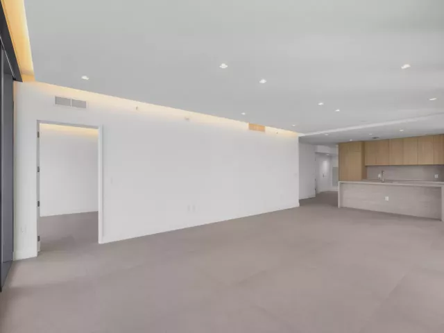 4-bedroom condo for sale in Miami - 700 NE 24th Street 4601 - MondialRealty
