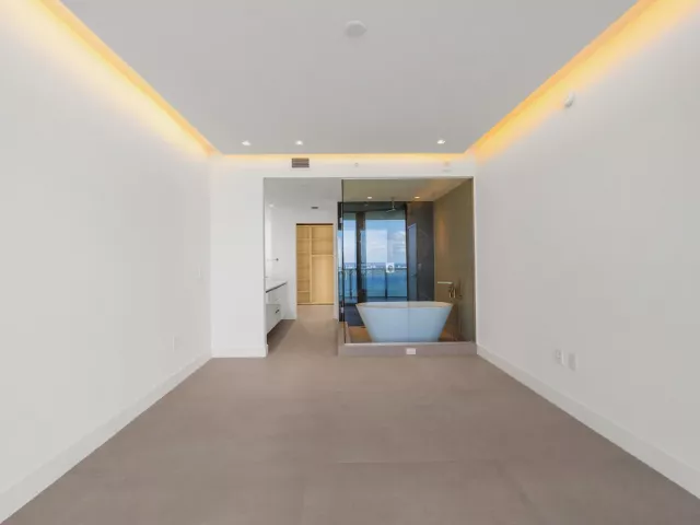 4-bedroom condo for sale in Miami - 700 NE 24th Street 4601 - MondialRealty