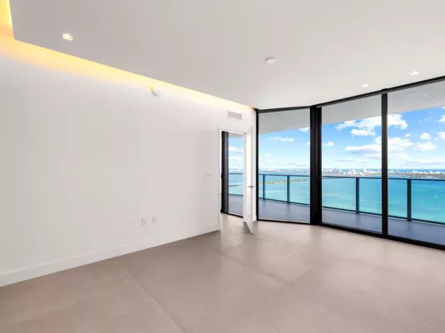 4-bedroom condo for sale in Miami - 700 NE 24th Street 4601 - MondialRealty