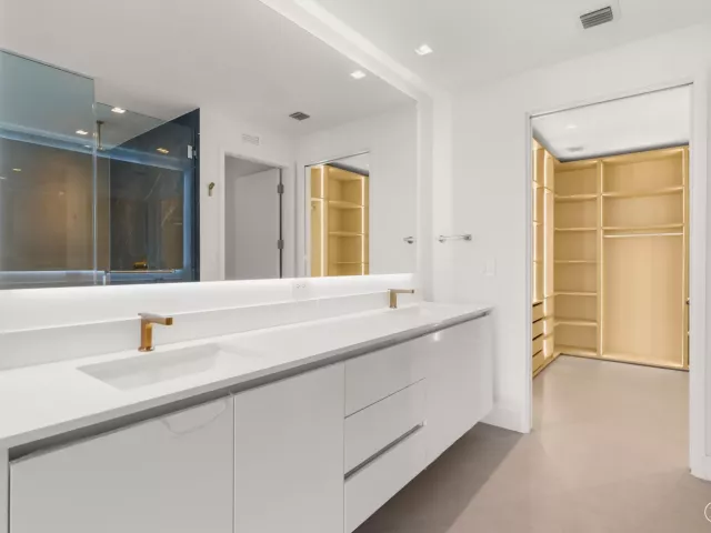4-bedroom condo for sale in Miami - 700 NE 24th Street 4601 - MondialRealty