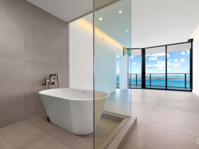 4-bedroom condo for sale in Miami - 700 NE 24th Street 4601 - MondialRealty