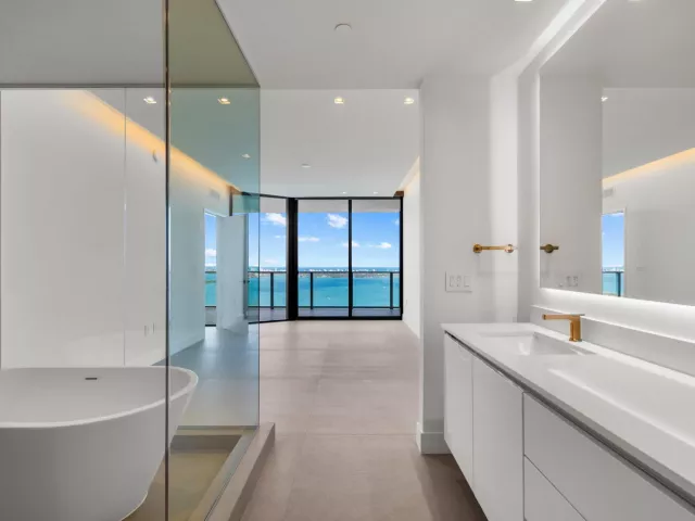 4-bedroom condo for sale in Miami - 700 NE 24th Street 4601 - MondialRealty