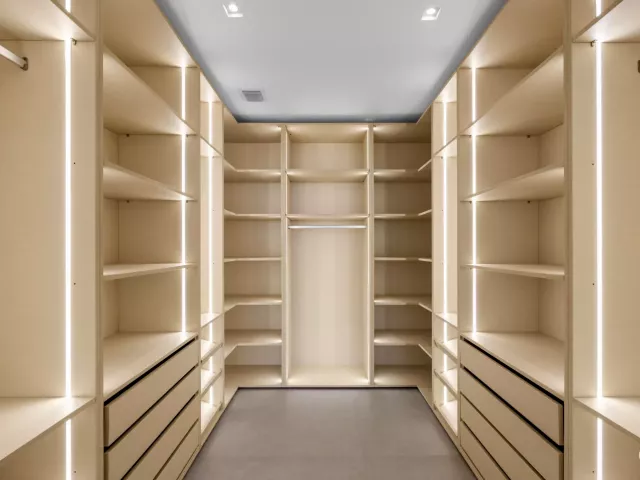 4-bedroom condo for sale in Miami - 700 NE 24th Street 4601 - MondialRealty