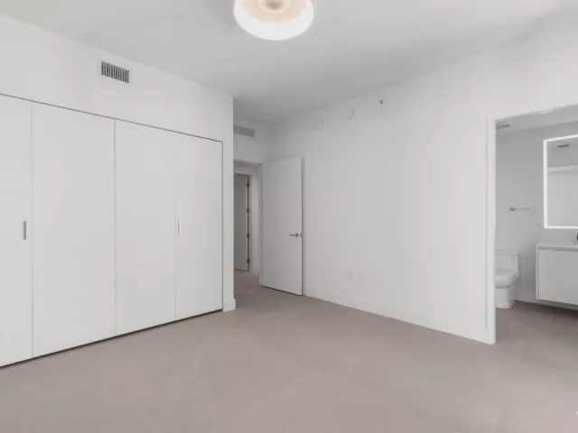 4-bedroom condo for sale in Miami - 700 NE 24th Street 4601 - MondialRealty