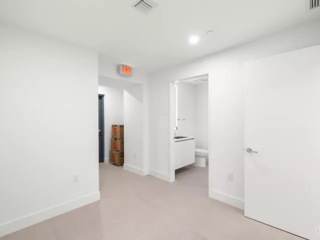 4-bedroom condo for sale in Miami - 700 NE 24th Street 4601 - MondialRealty