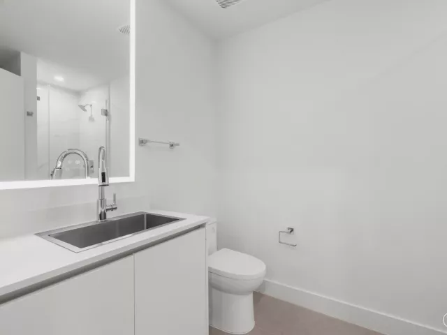 4-bedroom condo for sale in Miami - 700 NE 24th Street 4601 - MondialRealty