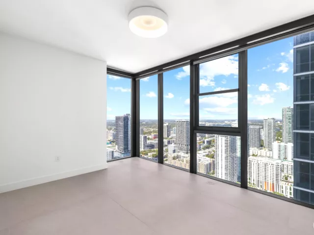 4-bedroom condo for sale in Miami - 700 NE 24th Street 4601 - MondialRealty