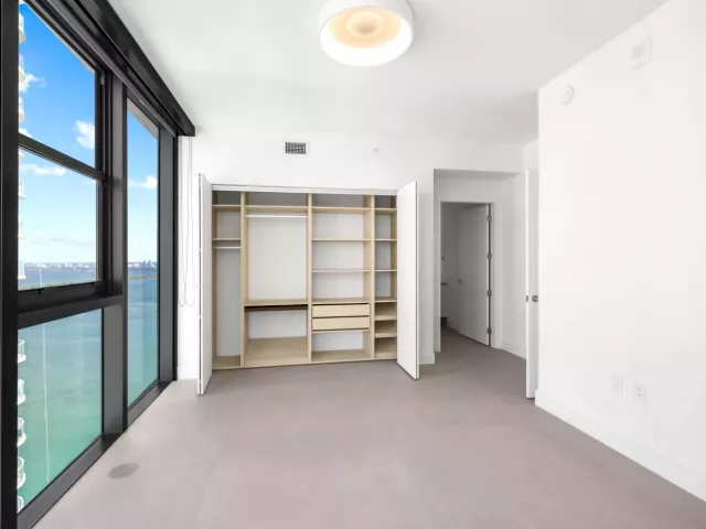 4-bedroom condo for sale in Miami - 700 NE 24th Street 4601 - MondialRealty