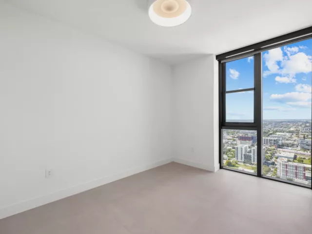 4-bedroom condo for sale in Miami - 700 NE 24th Street 4601 - MondialRealty