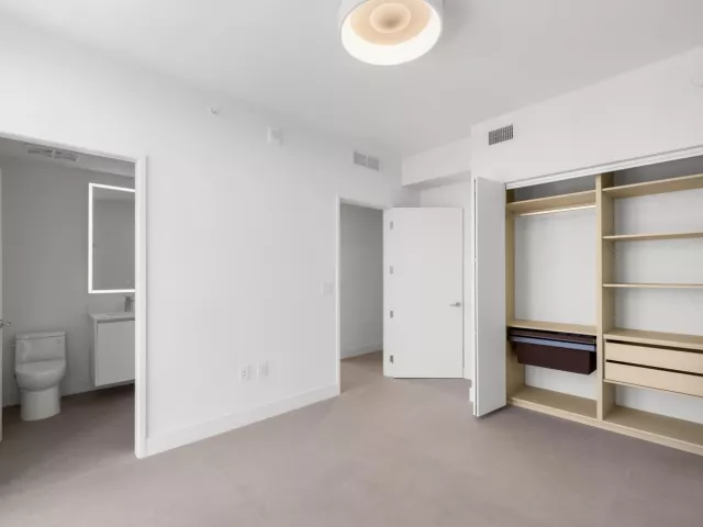 4-bedroom condo for sale in Miami - 700 NE 24th Street 4601 - MondialRealty