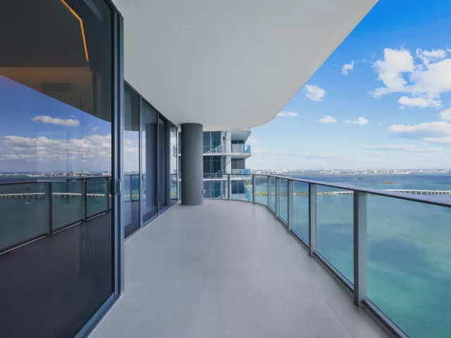 4-bedroom condo for sale in Miami - 700 NE 24th Street 4601 - MondialRealty