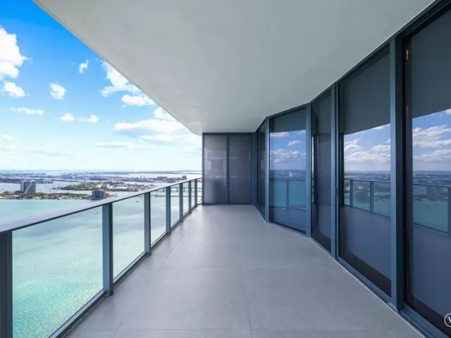 4-bedroom condo for sale in Miami - 700 NE 24th Street 4601 - MondialRealty