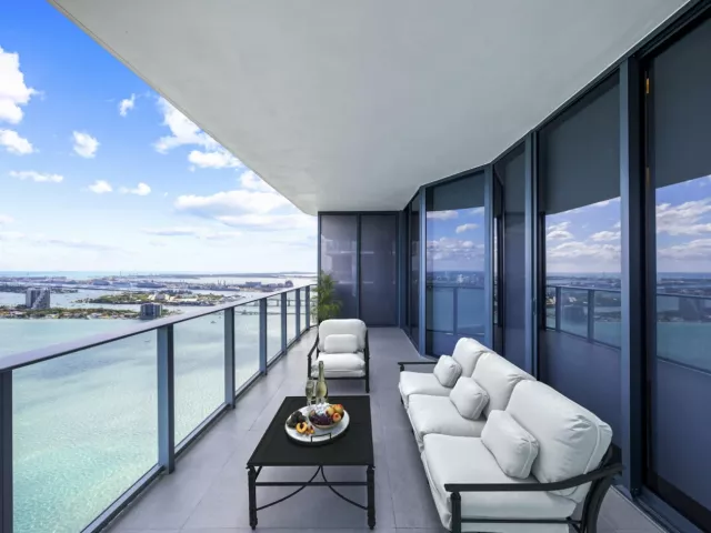 4-bedroom condo for sale in Miami - 700 NE 24th Street 4601 - MondialRealty
