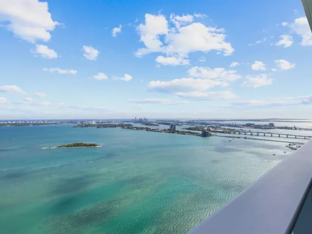 4-bedroom condo for sale in Miami - 700 NE 24th Street 4601 - MondialRealty
