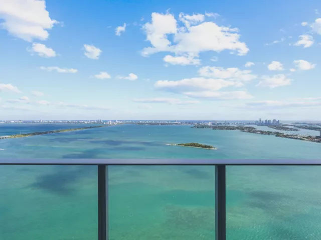 4-bedroom condo for sale in Miami - 700 NE 24th Street 4601 - MondialRealty