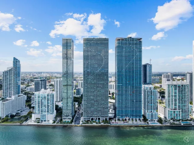 4-bedroom condo for sale in Miami - 700 NE 24th Street 4601 - MondialRealty