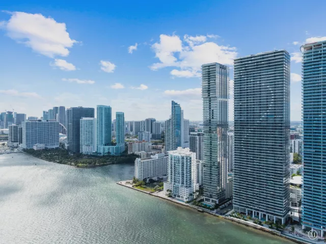 4-bedroom condo for sale in Miami - 700 NE 24th Street 4601 - MondialRealty