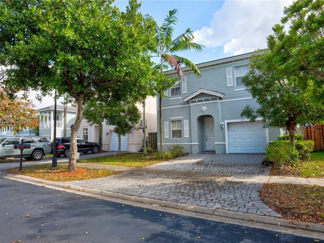 4-bedroom home for sale in Homestead - 355 NE 31st Ave - MondialRealty