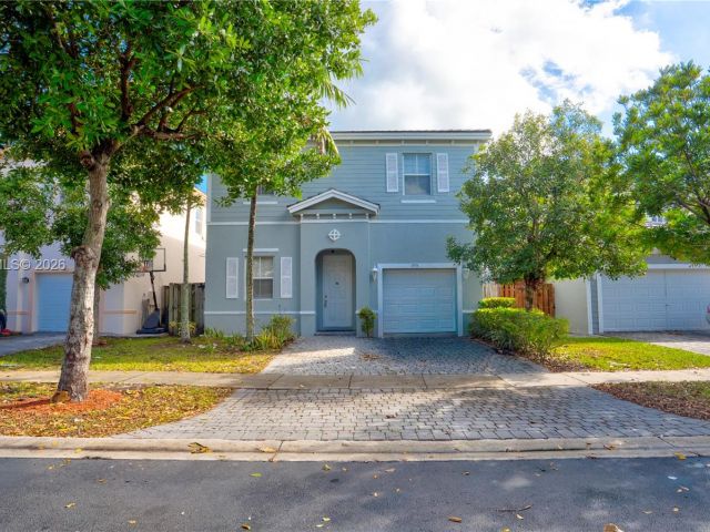 4-bedroom home for sale in Homestead - 355 NE 31st Ave - MondialRealty