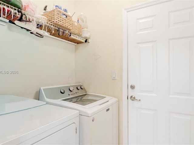 4-bedroom home for sale in Homestead - 355 NE 31st Ave - MondialRealty