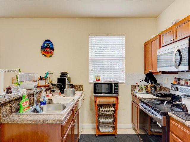 4-bedroom home for sale in Homestead - 355 NE 31st Ave - MondialRealty