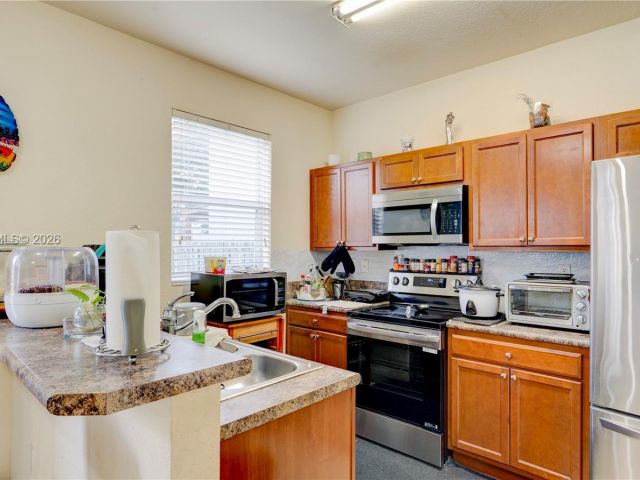 4-bedroom home for sale in Homestead - 355 NE 31st Ave - MondialRealty