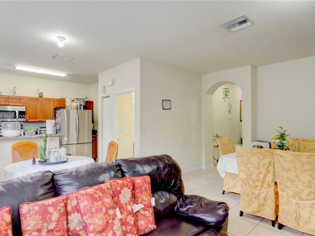 4-bedroom home for sale in Homestead - 355 NE 31st Ave - MondialRealty