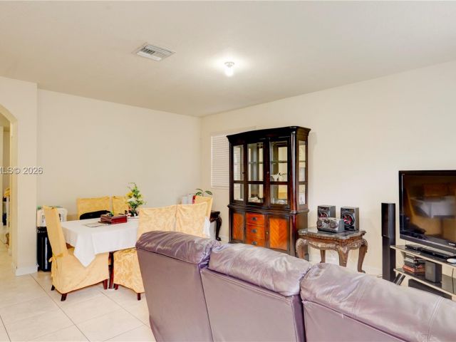 4-bedroom home for sale in Homestead - 355 NE 31st Ave - MondialRealty